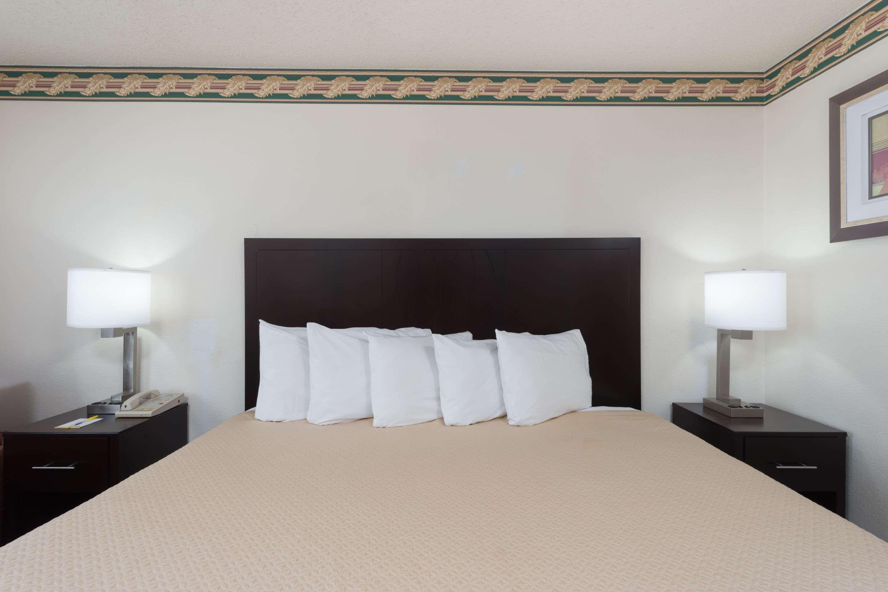 Days Inn By Wyndham Mexico Esterno foto